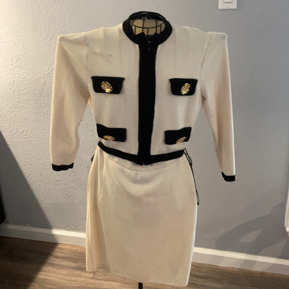 St. John Separates Set - image 2